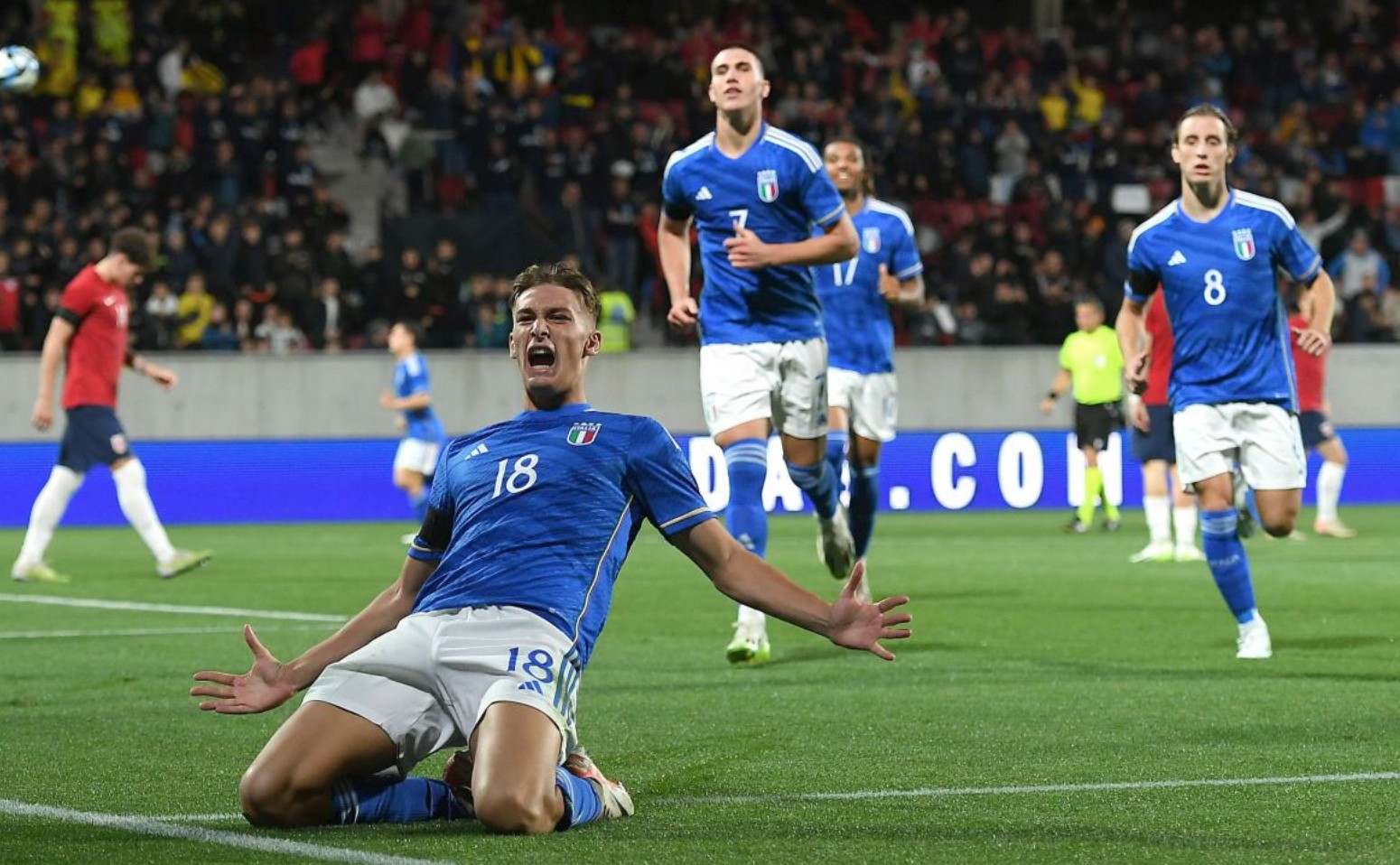 ATP总决赛第4日综述：辛纳两连胜提前晋级，谢尔顿遭逆转无缘四强