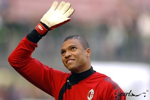 琼斯：奎因能看到很多中锋看不到的机会，让所有人参与进攻