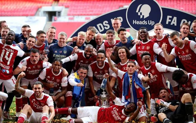 王大雷：九哥回来后带队打出了泰山精神，瓦科没拿金靴可惜