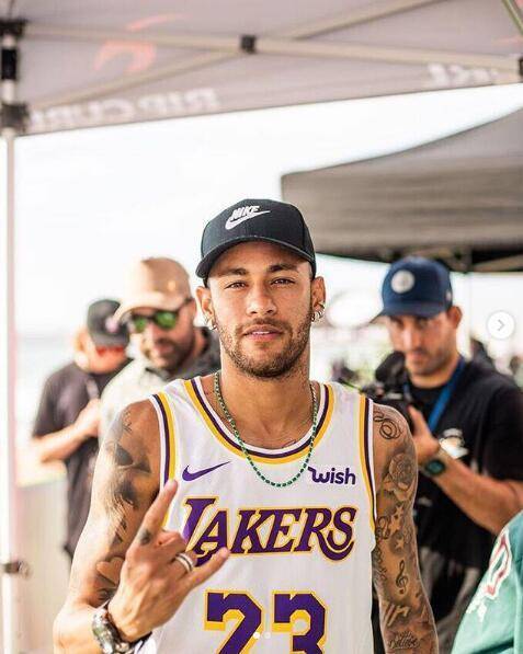 71岁成龙回应衰老：能慢慢变老是幸运