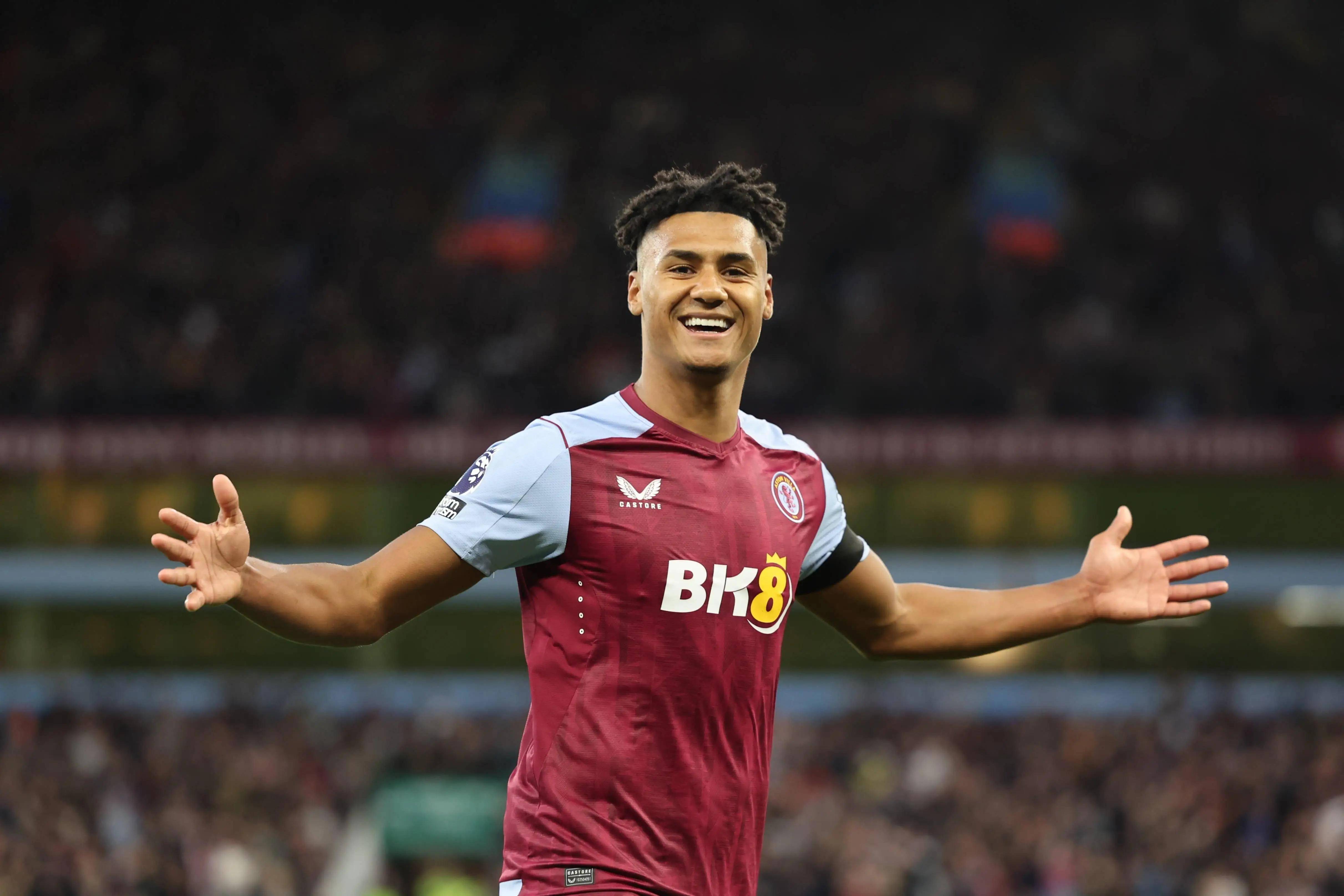 足球报：张外龙这几年一直关注铜梁龙，冲超后他独坐良久