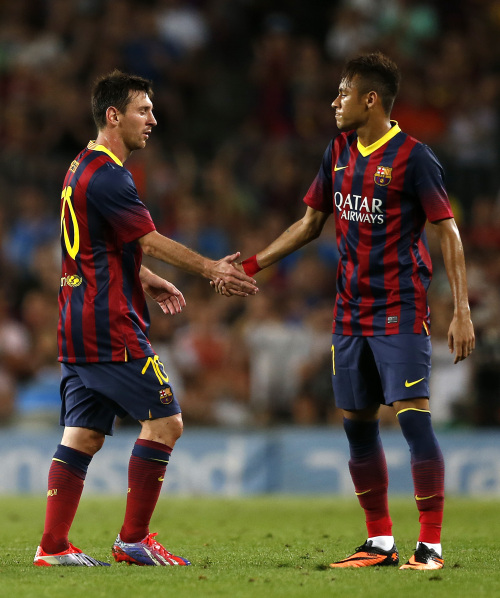 英超保级关键战解析：埃弗顿主场固防求胜，诺丁汉森林残阵反击续命