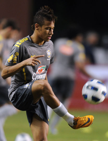 皇马主席：过去15年赢得58冠，穿上这球衣就要战斗到最后（皇马主席：近15年揽58冠，披上白衣就要战至终场）