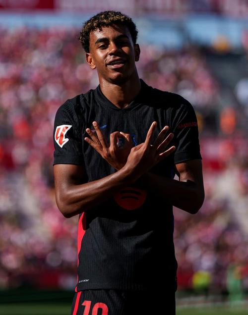 德天空：拜仁引进费耶诺德右后卫里德的谈判正在取得进展