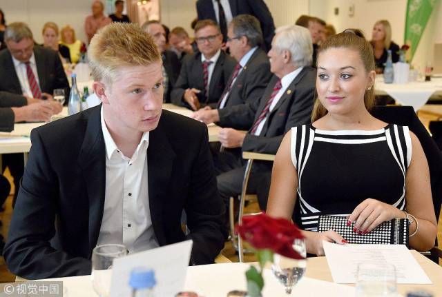 都体：英超三队想引进道格拉斯-路易斯，费内巴切也有意（都体：三家英超球队追逐道格拉斯-路易斯，费内巴切亦有意）