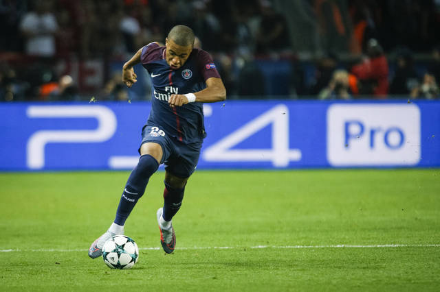 欧联6-0，31岁拜仁旧将大发神威：独中三元，法甲7冠王拒绝2连败（欧联6-0大捷，31岁拜仁旧将戴帽发威，法甲七冠王拒绝两连败）