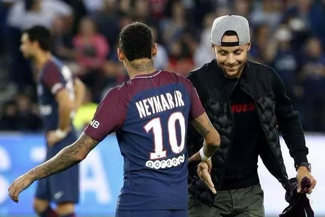 记者：阿诺德伤势严重，或将缺席2025年剩余比赛